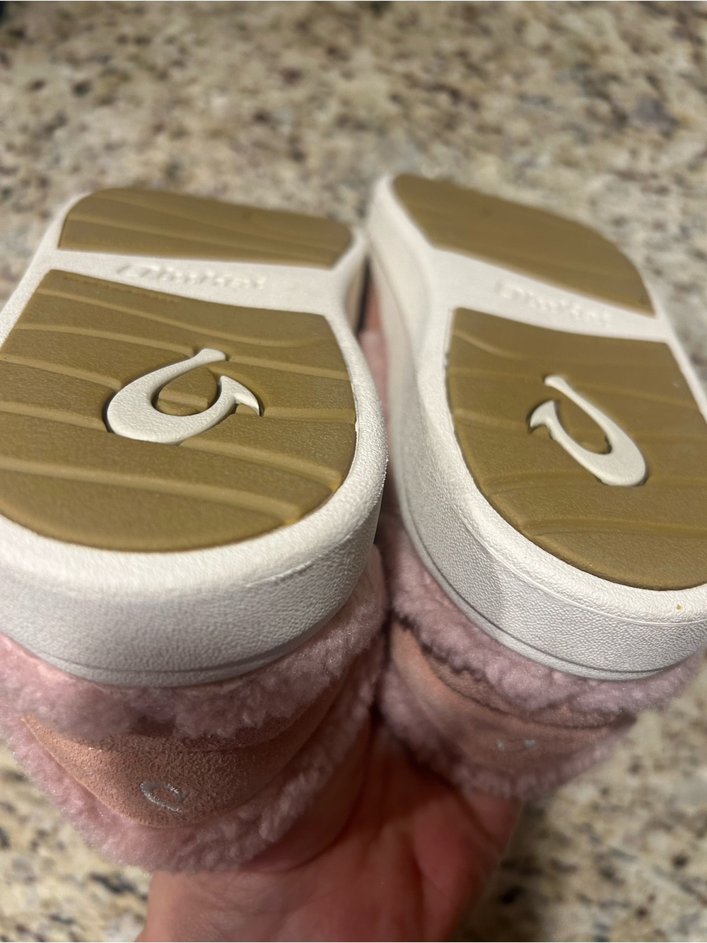 OluKai Kilea Heu retro sneakers in dusty pink Sherpa detail. NWOB Size 8 - Picture 10 of 12